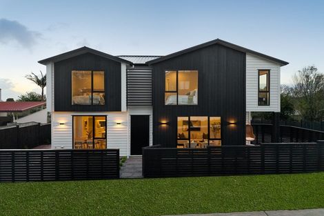 Photo of property in 8a Catalina Crescent, Forrest Hill, Auckland, 0620