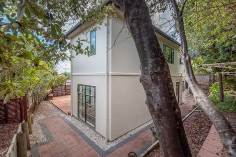 Photo of property in 52 Scarlet Oak Drive, Schnapper Rock, Auckland, 0632