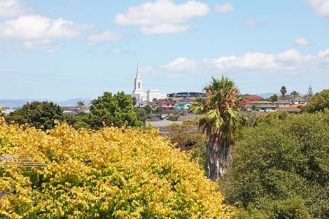 Photo of property in 26 Kingsclere Place, Goodwood Heights, Auckland, 2105