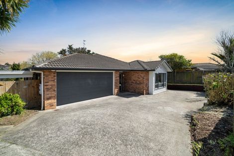 Photo of property in 43 Glenveagh Park Drive, Weymouth, Auckland, 2103