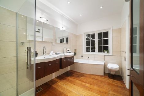 Photo of property in 5a Raroa Road, Kelburn, Wellington, 6012