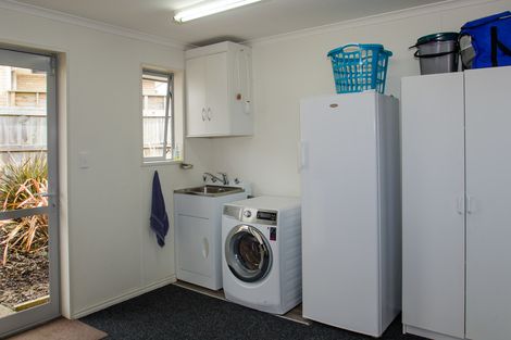 Photo of property in 28 Severn Street, Green Island, Dunedin, 9018