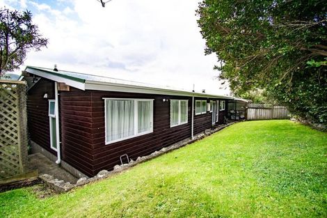 Photo of property in 6 Spicer Place, Tawa, Wellington, 5028