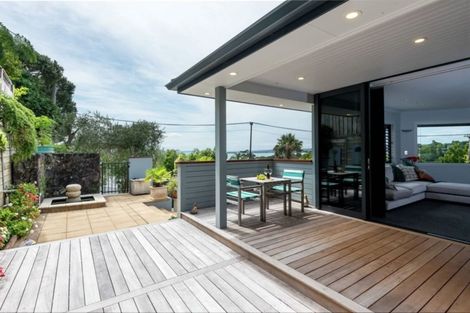Photo of property in 2/3 Colmar Road, Mellons Bay, Auckland, 2014
