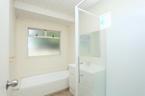 Photo of property in 2/62 Walworth Avenue, Pakuranga Heights, Auckland, 2010