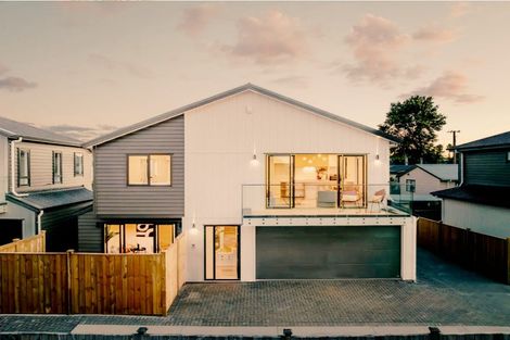 Photo of property in 3b Dawnhaven Drive, Te Atatu Peninsula, Auckland, 0610