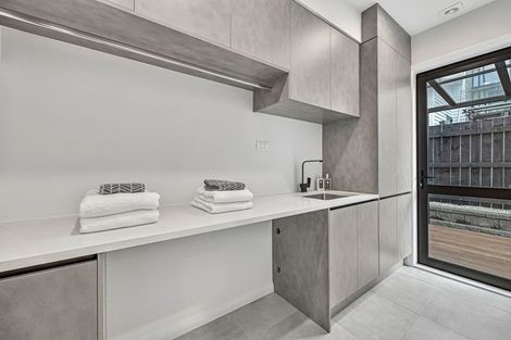 Photo of property in 2 Headsail Drive, Long Bay, Auckland, 0630