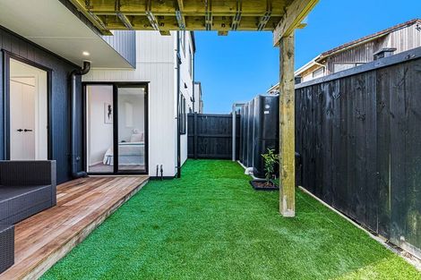 Photo of property in 19f Bradbury Road, Botany Downs, Auckland, 2010