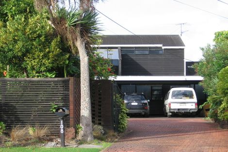 Photo of property in 108a Tiroroa Avenue, Te Atatu South, Auckland, 0610