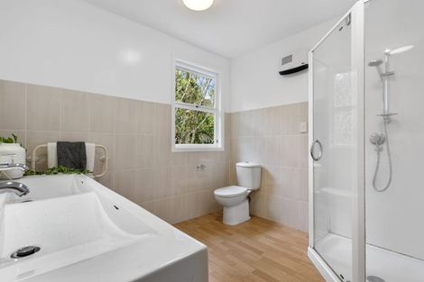 Photo of property in 122 Beach Road, Castor Bay, Auckland, 0620