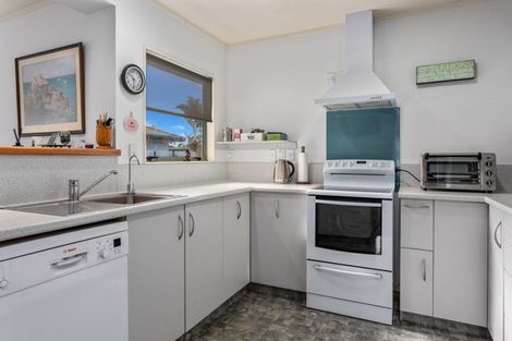 Photo of property in 6 Edgewater Grove, Whakatane, 3120