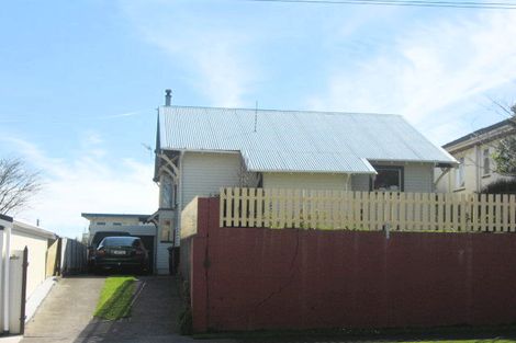 Photo of property in 16 Bulteel Street, New Plymouth, 4310