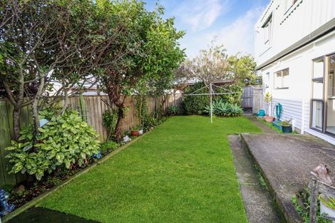 Photo of property in 7/103 Rongotai Road, Kilbirnie, Wellington, 6022