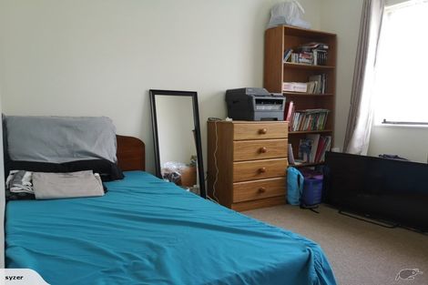 Photo of property in 8a Kingsclere Place, Goodwood Heights, Auckland, 2105