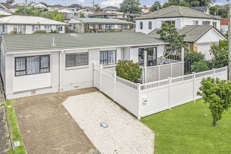 Photo of property in 2/26 Corunna Road, Milford, Auckland, 0620