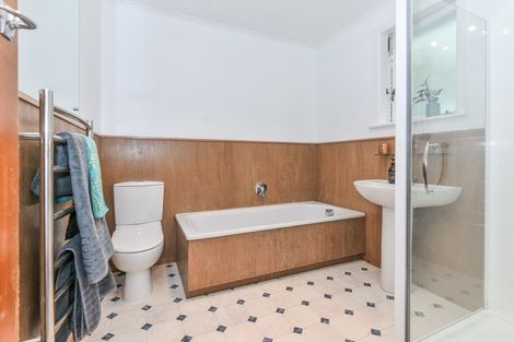 Photo of property in 8 Hoskins Avenue, Hillsborough, Auckland, 1042