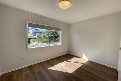 Photo of property in 19 Lancelot Place, Glenfield, Auckland, 0629