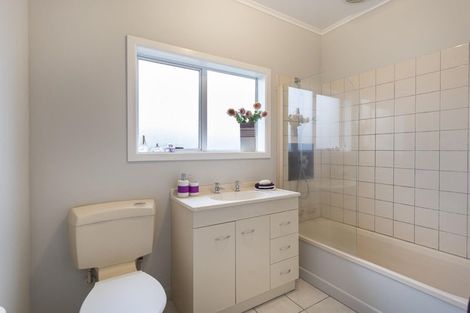 Photo of property in 53 Yeovil Road, Te Atatu Peninsula, Auckland, 0610