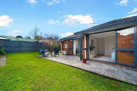 Photo of property in 8 Coupland Court, Glendene, Auckland, 0602