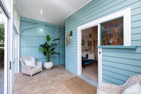 Photo of property in 5 Cobden Lane, Bluff Hill, Napier, 4110