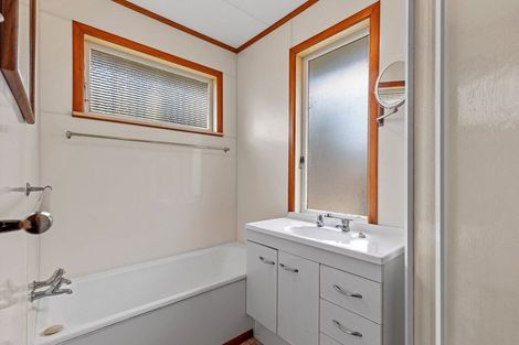 Photo of property in 15 Lauderdale Road, Birkdale, Auckland, 0626