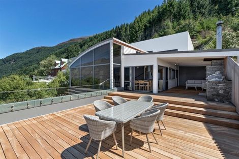 Photo of property in 3 Caples Place, Fernhill, Queenstown, 9300
