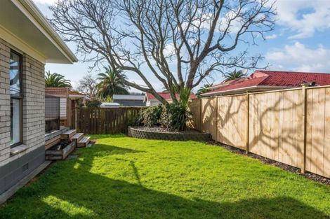 Photo of property in 2/15 Dowling Place, Pakuranga, Auckland, 2010