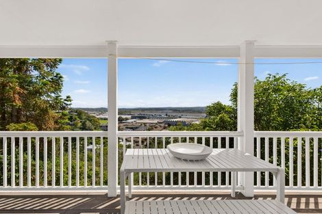 Photo of property in 1 Denholm Road, Hospital Hill, Napier, 4110