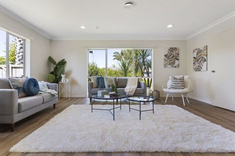 Photo of property in 28 Craigavon Drive, East Tamaki, Auckland, 2013