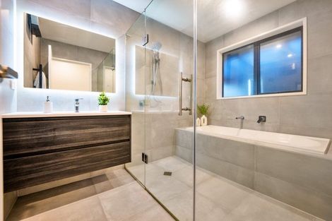 Photo of property in 7 Kaimai Avenue, Massey, Auckland, 0614