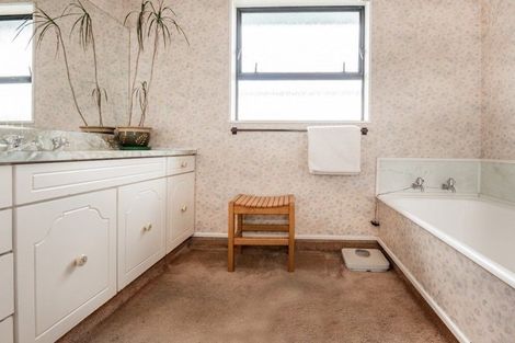 Photo of property in 2/411 Avenue Road West, Hastings, 4122