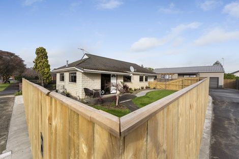 Photo of property in 15 Hanmer Place, Highbury, Palmerston North, 4412