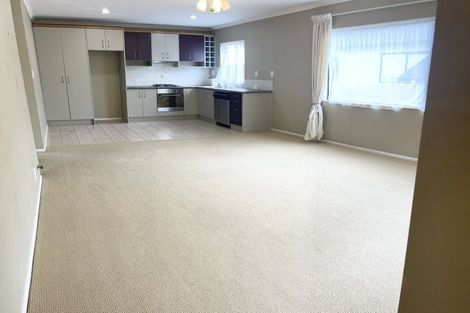 Photo of property in 18 Maidstone Place, Oteha, Auckland, 0632