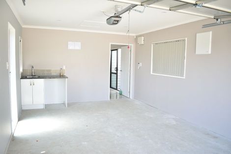 Photo of property in 15a Seaward Place, Wattle Downs, Auckland, 2103