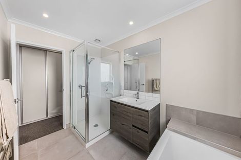 Photo of property in 32 Raranga Lane, Hobsonville, Auckland, 0616