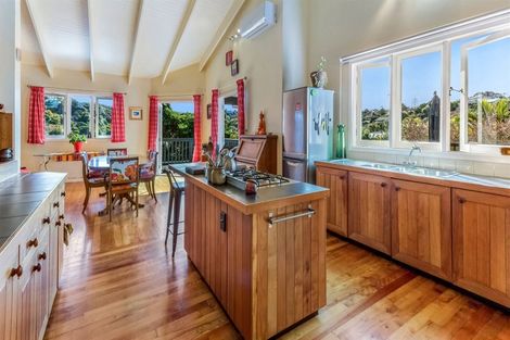 Photo of property in 26 Ocean Road, Surfdale, Waiheke Island, 1081