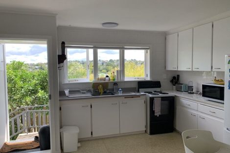 Photo of property in 2/9 Lex Avenue, Green Bay, Auckland, 0604