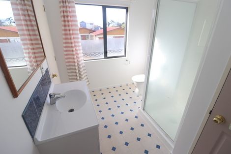 Photo of property in 1/4 Mickle Street, Te Atatu South, Auckland, 0610