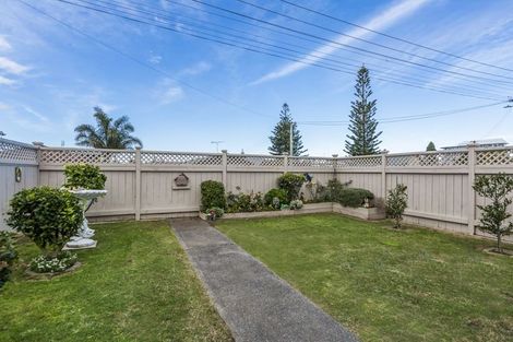 Photo of property in 1/218 Centreway Road, Orewa, 0931