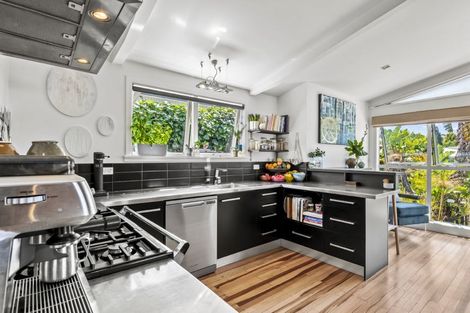 Photo of property in 12 Tyne Road, Forrest Hill, Auckland, 0620