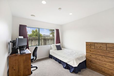 Photo of property in 1/8 Carrigans Close, Pinehill, Auckland, 0632