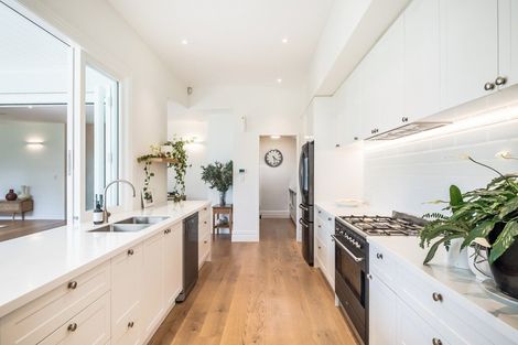 Photo of property in 36 Old Lake Road, Narrow Neck, Auckland, 0624