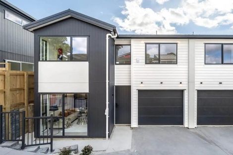 Photo of property in 7b Maroubra Place, Botany Downs, Auckland, 2010