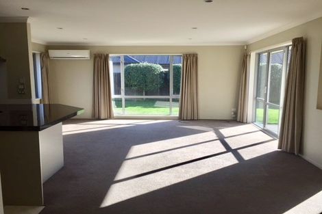 Photo of property in 19 Papaumu Green, Parklands, Christchurch, 8083