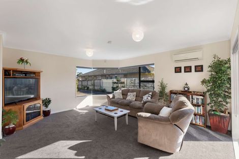 Photo of property in 2/172 Queen Street, Waiuku, 2123