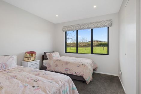 Photo of property in 98 Bushlake Way, Kingseat, Papakura, 2580