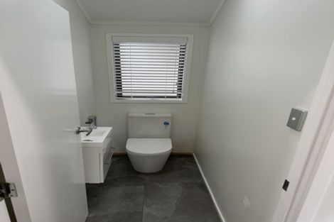 Photo of property in 2/6 Clare Place, Glenfield, Auckland, 0629