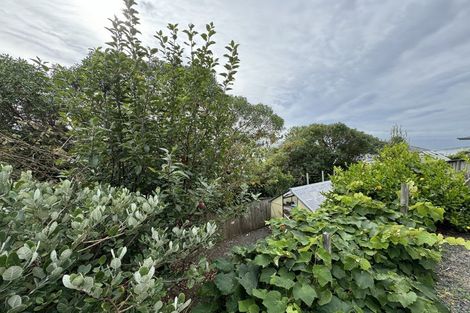 Photo of property in 61 Tamworth Crescent, Newlands, Wellington, 6037