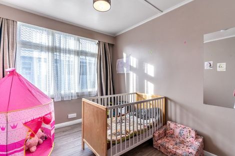 Photo of property in 15 Queen Street, Winton, 9720