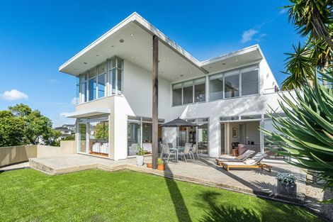 Photo of property in 18a Eastcliffe Road, Castor Bay, Auckland, 0620